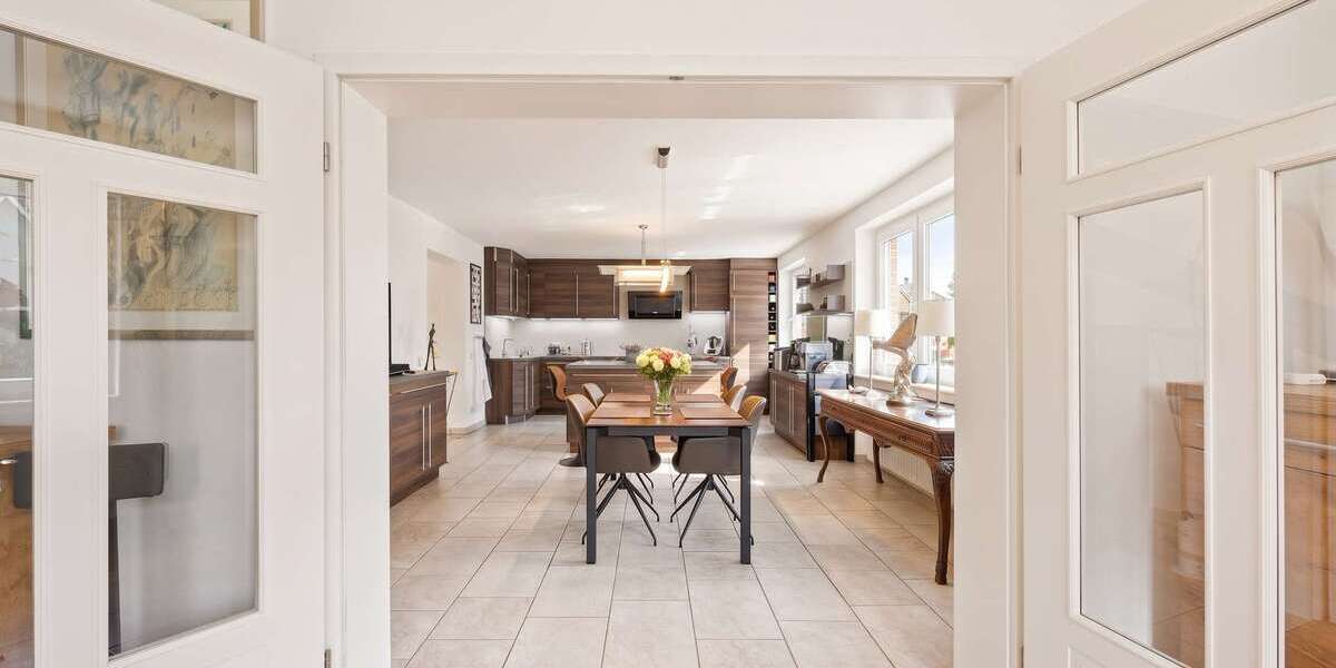 Etagenwohnung Düsseldorf Düsseltal - 4 Zimmer, 105 m&sup2;, 530.000&euro; | Angebot:27370724