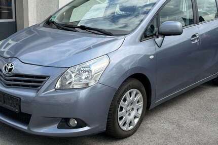 Toyota Verso 128.000 km 6.890 &euro; Düsseldorf 40231