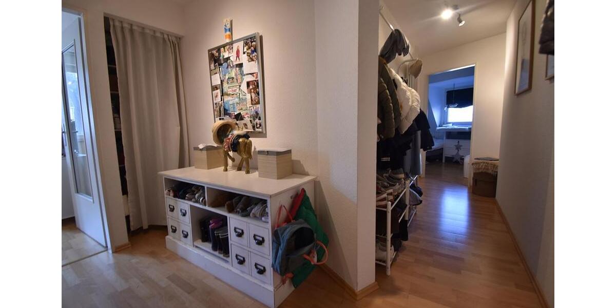 Dachgeschoßwohnung Düsseldorf Niederkassel - 3 Zimmer, 107 m&sup2;, 1.795&euro; | Angebot:26461076