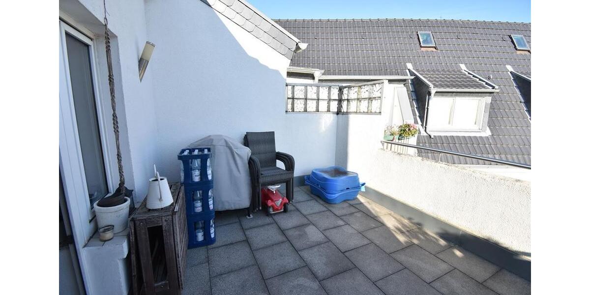 Dachgeschoßwohnung Düsseldorf Niederkassel - 3 Zimmer, 107 m&sup2;, 1.795&euro; | Angebot:26461076