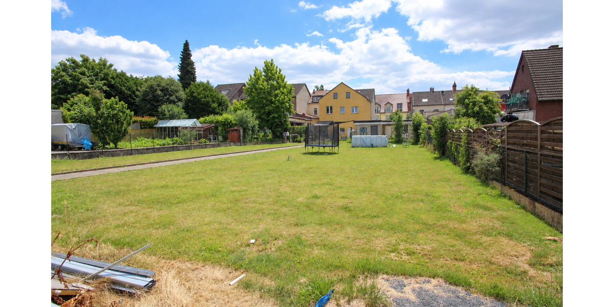 Wohnportfolio mit Entwicklungspotenzial: 2 vermietete MFH + genehmigtes Neubauprojekt - Mehrfamilienhaus, Wohnhaus Bedburg | Angebot:27452237