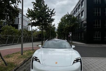 Porsche Taycan 15.000 km 59.990 &euro; Düsseldorf 40211