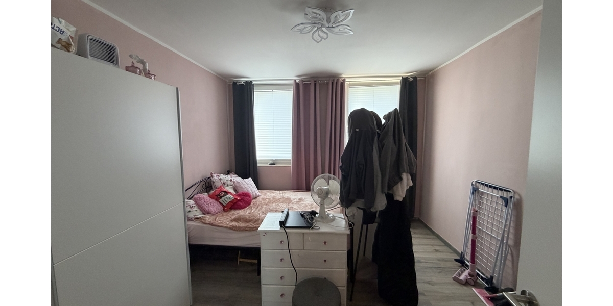 Wohnportfolio mit Entwicklungspotenzial: 2 vermietete MFH + genehmigtes Neubauprojekt - Mehrfamilienhaus, Wohnhaus Bedburg | Angebot:27452237