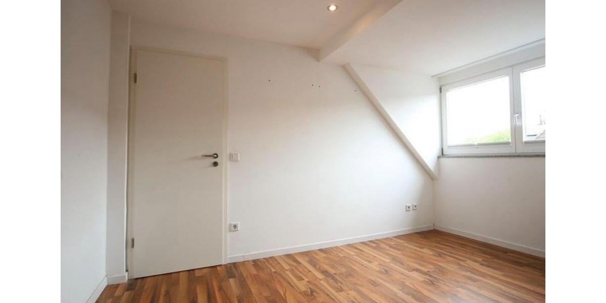 Maisonettenwohnung Krefeld Cracau - 4 Zimmer, 123 m&sup2;, 300.000&euro; | Angebot:27453454