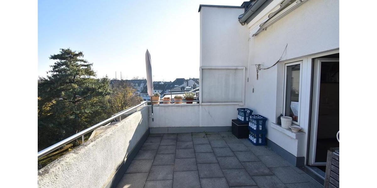 Dachgeschoßwohnung Düsseldorf Niederkassel - 3 Zimmer, 107 m&sup2;, 1.795&euro; | Angebot:26461076