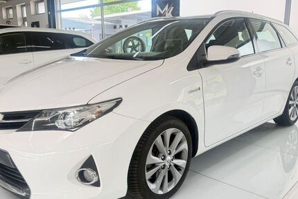 Toyota Auris 121.142 km 10.900 &euro; Grevenbroich 41515