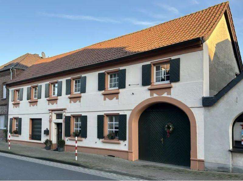 Einfamilienhaus Schwalmtal - 8 Zimmer, 220 m&sup2;, 440.000&euro; | Angebot:27492478