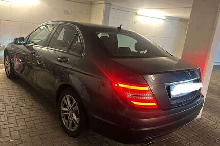Mercedes-Benz 220 164.000 km 12.800 &euro; Neuss, Stadt 41470
