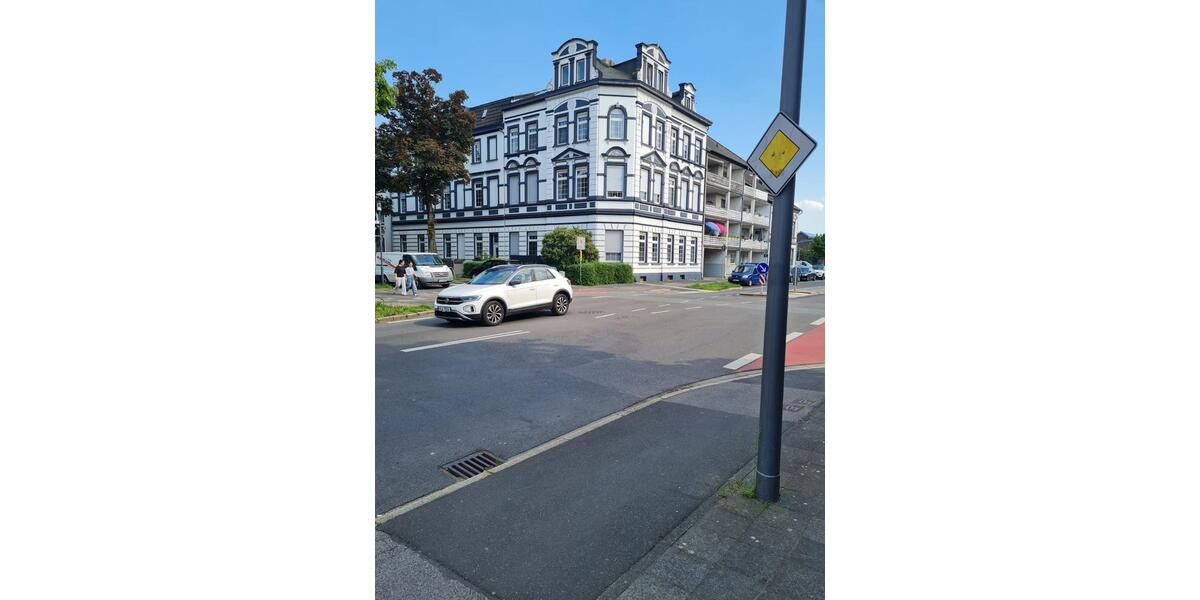 Dachgeschoßwohnung Krefeld Gartenstadt - 6 Zimmer, 109 m&sup2;, 330.000&euro; | Angebot:27413714