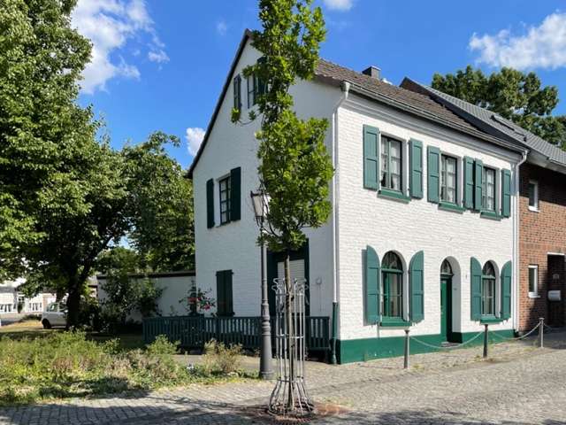 Einfamilienhaus Grevenbroich Stadtmitte - 4 Zimmer, 135 m&sup2;, 259.000&euro; | Angebot:27304023