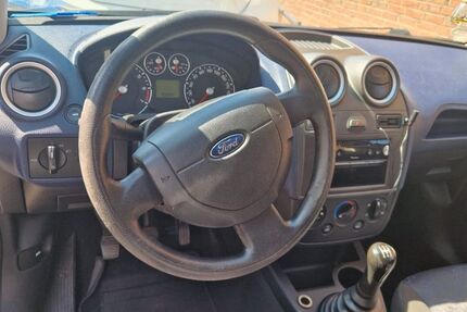 Ford Fiesta 102.000 km 3.000 &euro; krefeld 47807