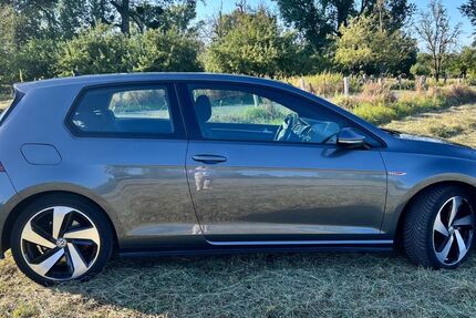VW Golf 122.000 km 15.600 &euro; Düsseldorf 40597