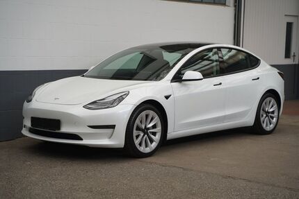 Tesla Model 3 25.705 km 28.950 &euro; Mönchengladbach 41236
