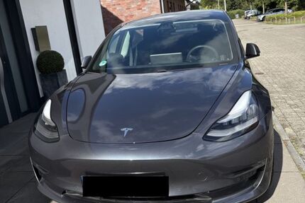 Tesla Model 3 85.500 km 26.900 &euro; Krefeld 47403
